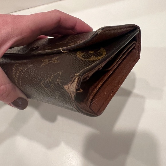 Authentic Louis Vuitton monogram wallet - Picture 3 of 7